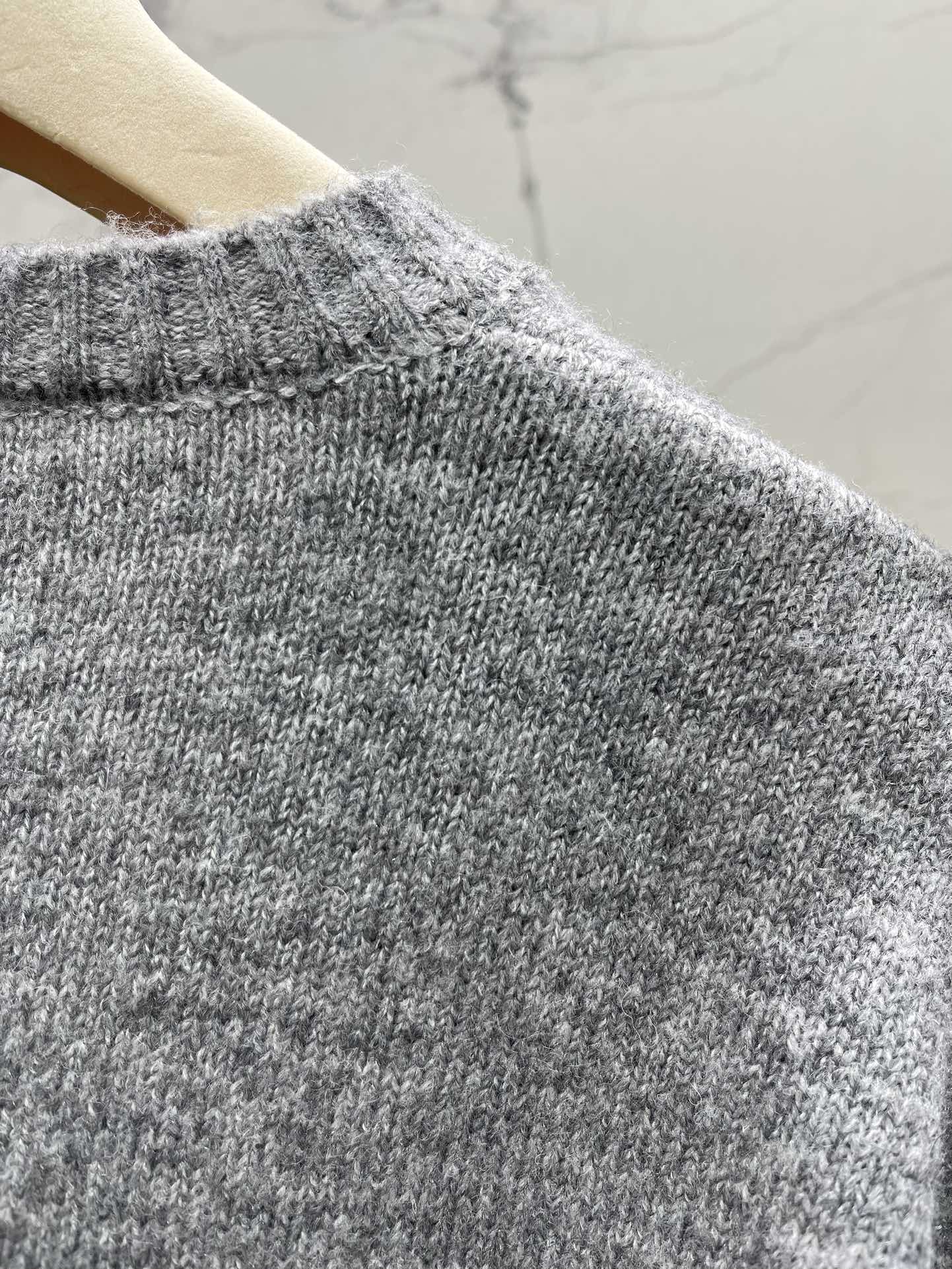 MIUMIU CARDIGAN STYLE 426