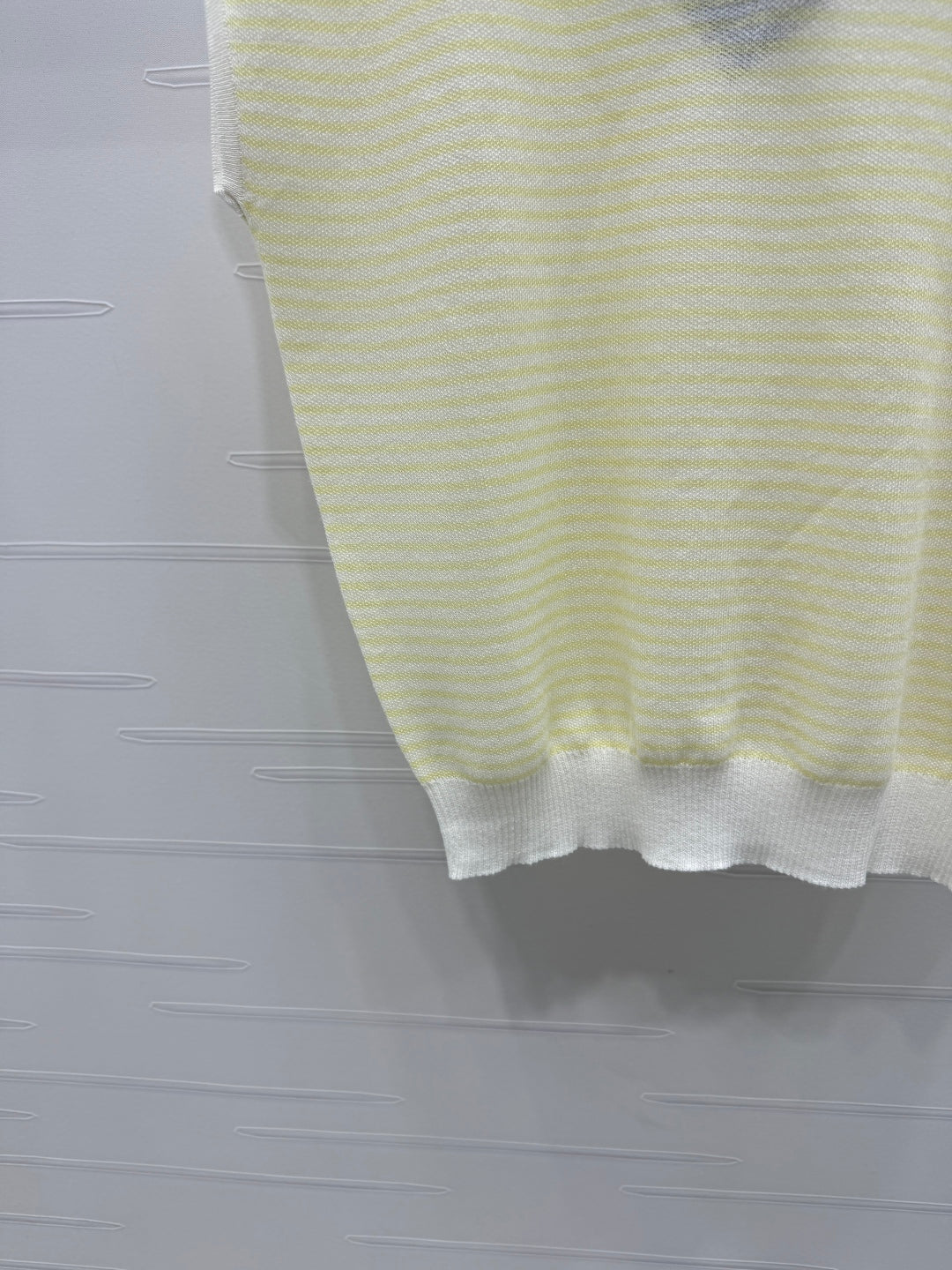 PRADA D 25S STRIPED V-NECK KNITTED VEST 264128