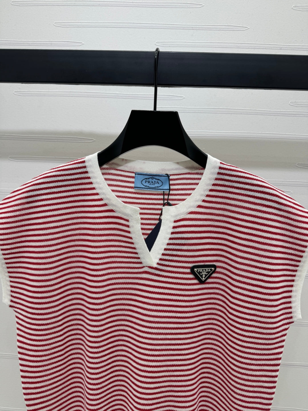 PRADA D 25S STRIPED V-NECK KNITTED VEST 264127