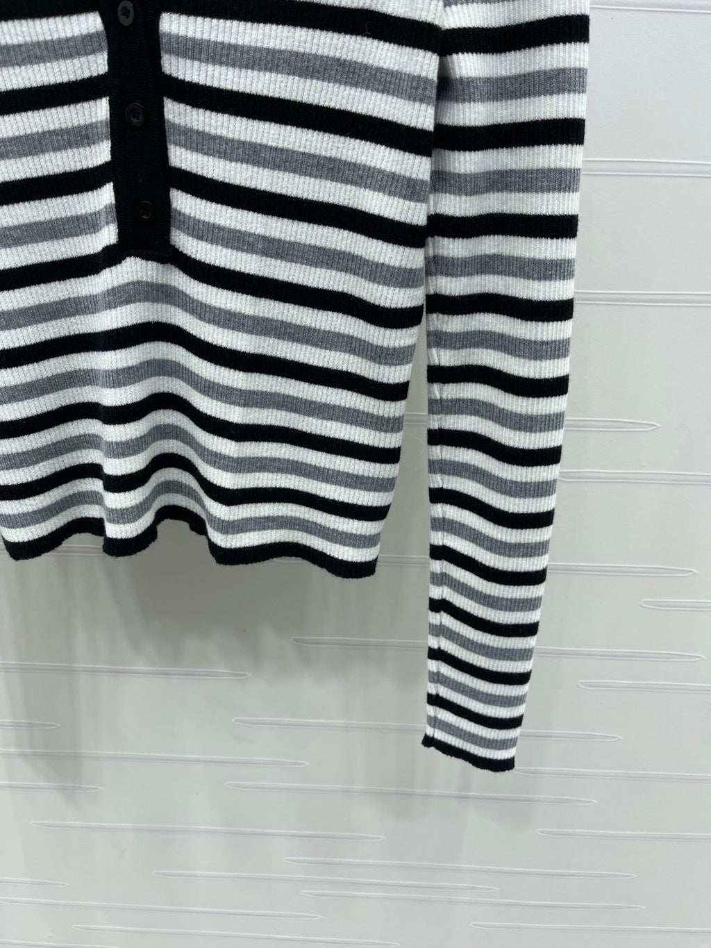 MIUMIU KNITTED SWEATER STYLE 453