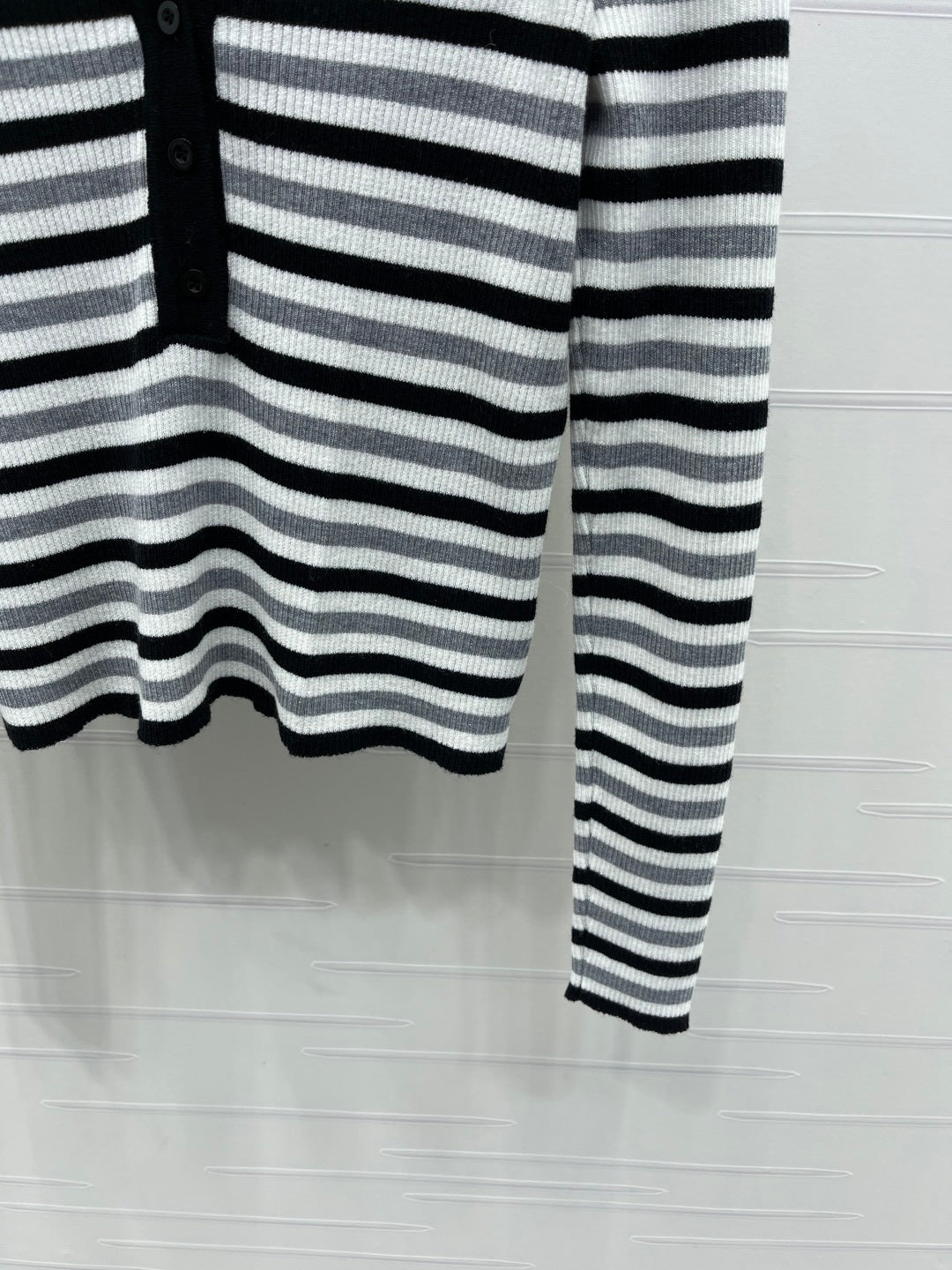 MIUMIU KNITTED SWEATER STYLE 453