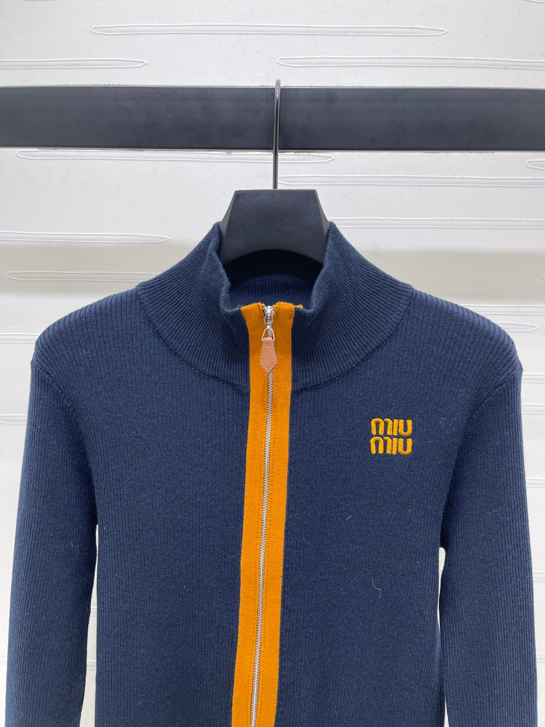 MIUMIU CARDIGAN STYLE 490