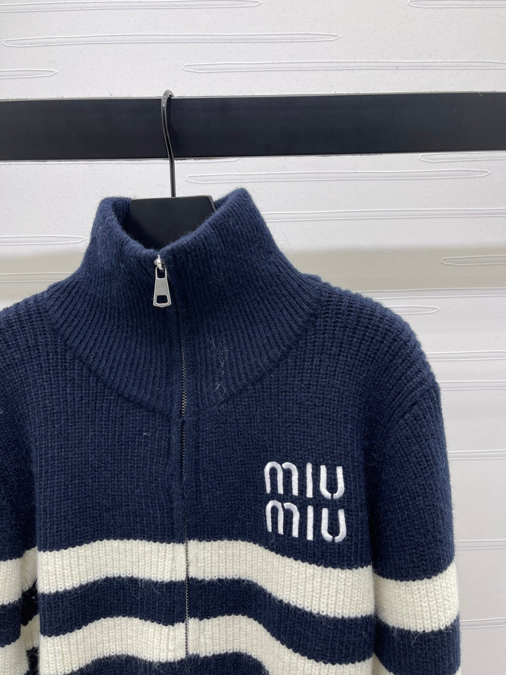 MIUMIU CARDIGAN STYLE 527