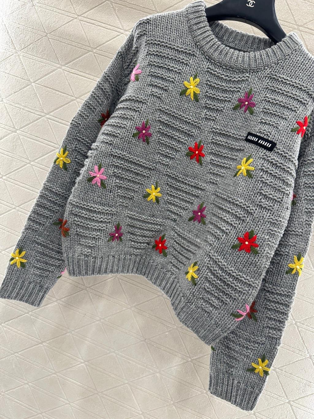 MIUMIU SWEATER STYLE 822