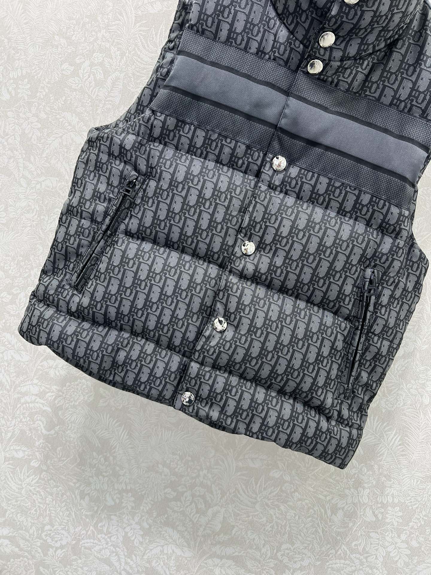 DIOR 25S SLEEVELESS PUFFER JACKET STYLE 312