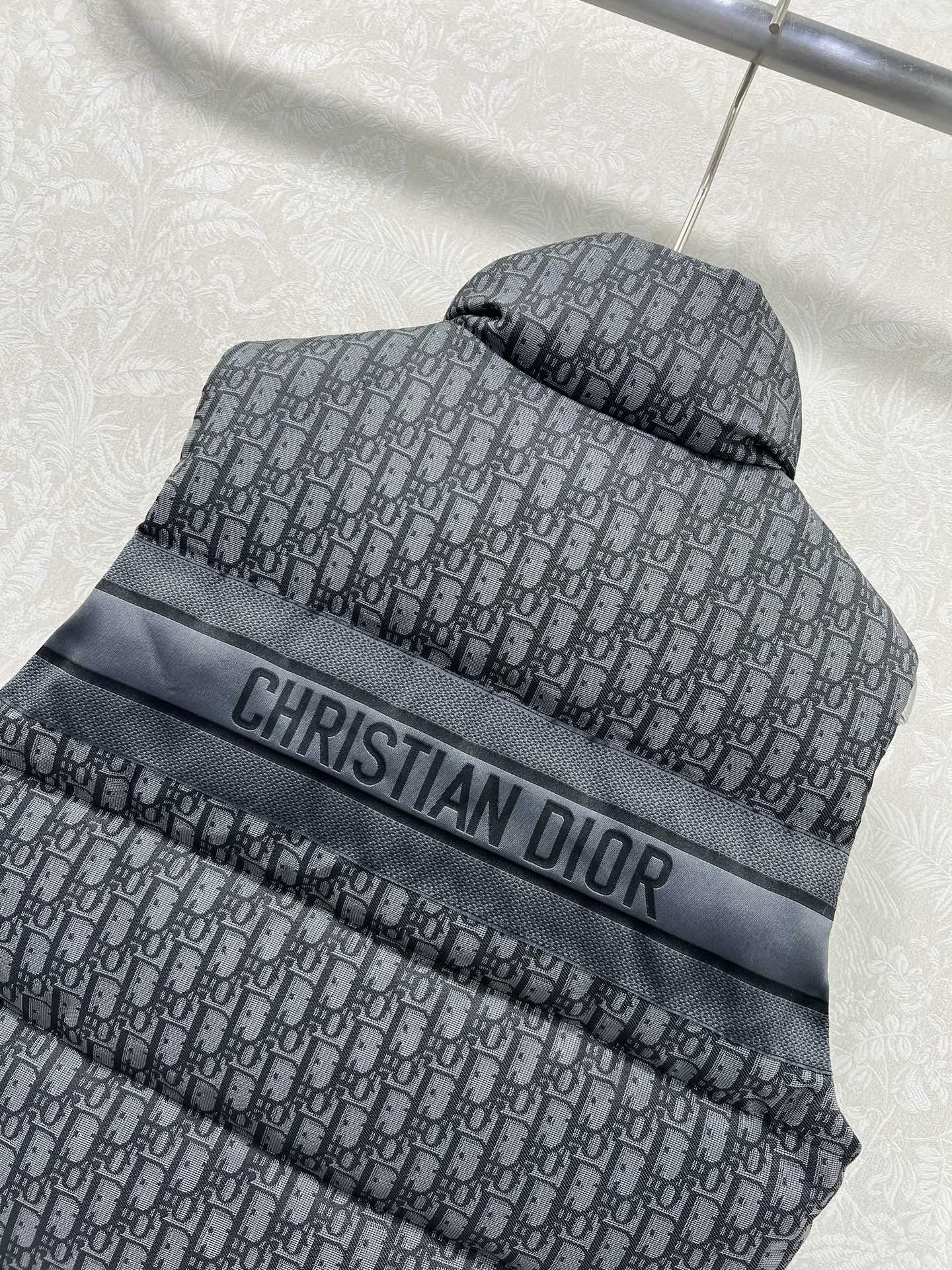 DIOR 25S SLEEVELESS PUFFER JACKET STYLE 312