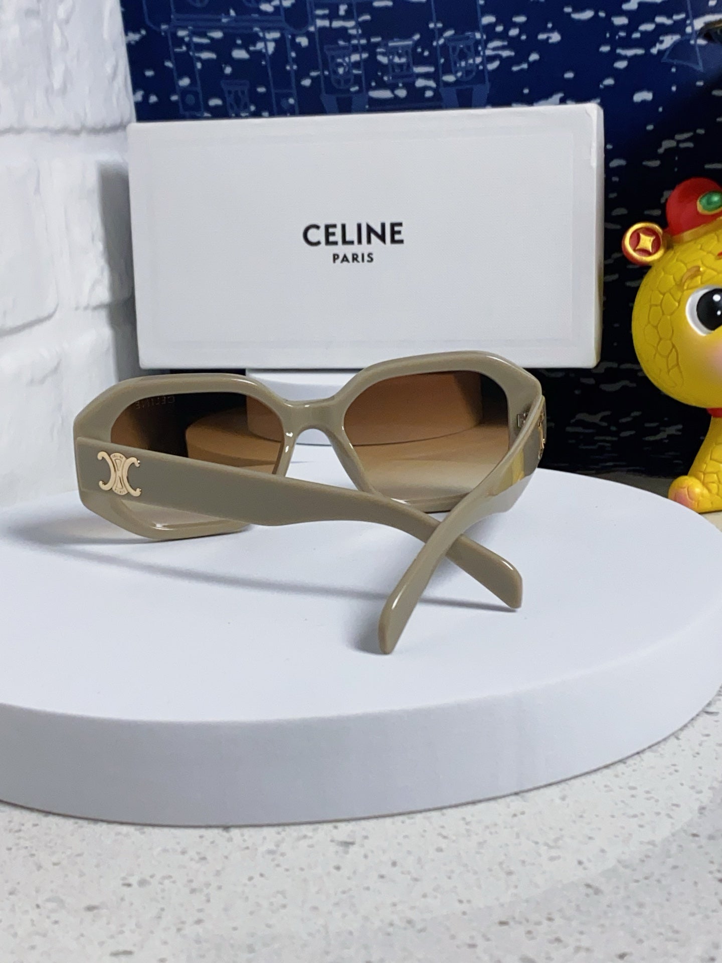 CELINE TRIOMPHE SQUARE SUNGLASS 566741 IN IVORY ACETATE