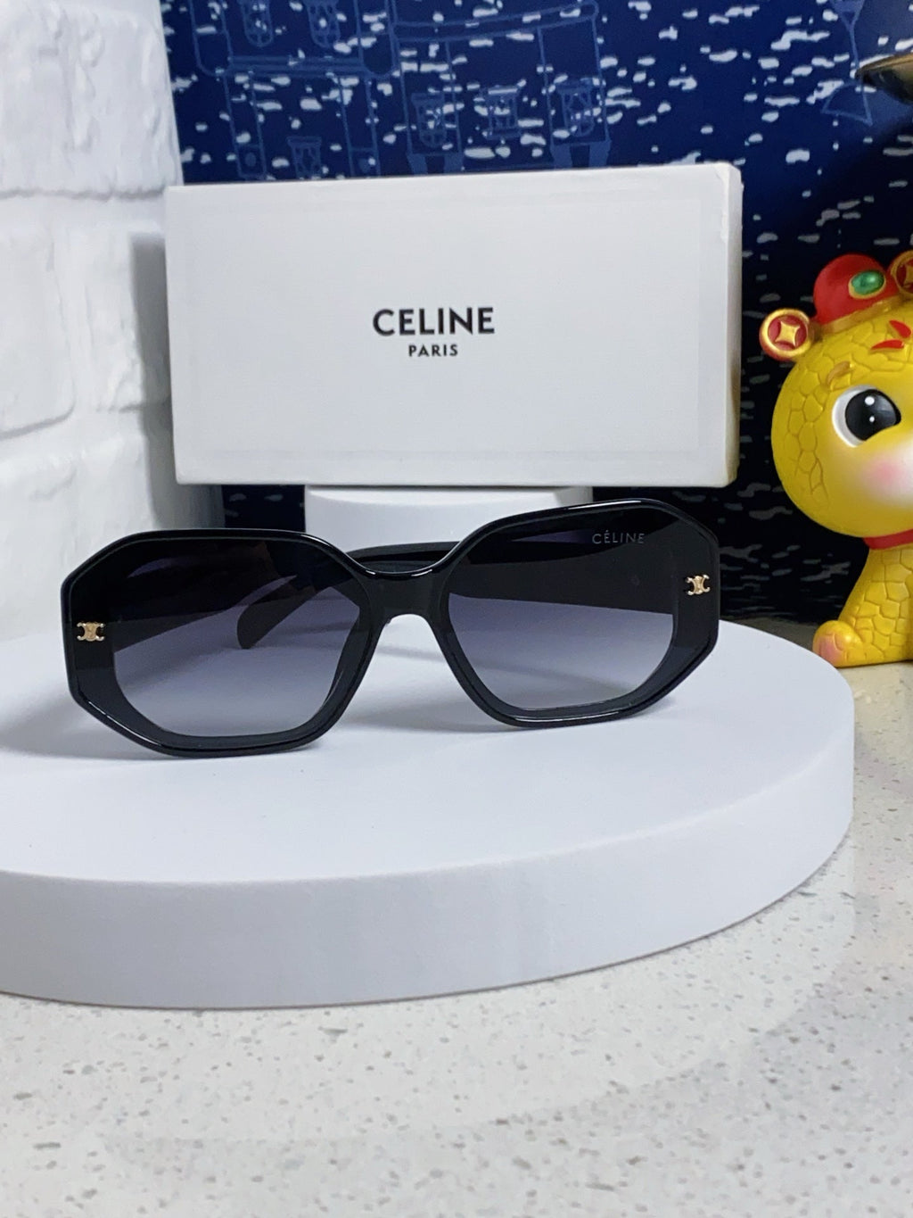 CELINE TRIOMPHE SQUARE SUNGLASS 566743 IN BLACK ACETATE GRADIENT SMOKE LENSES