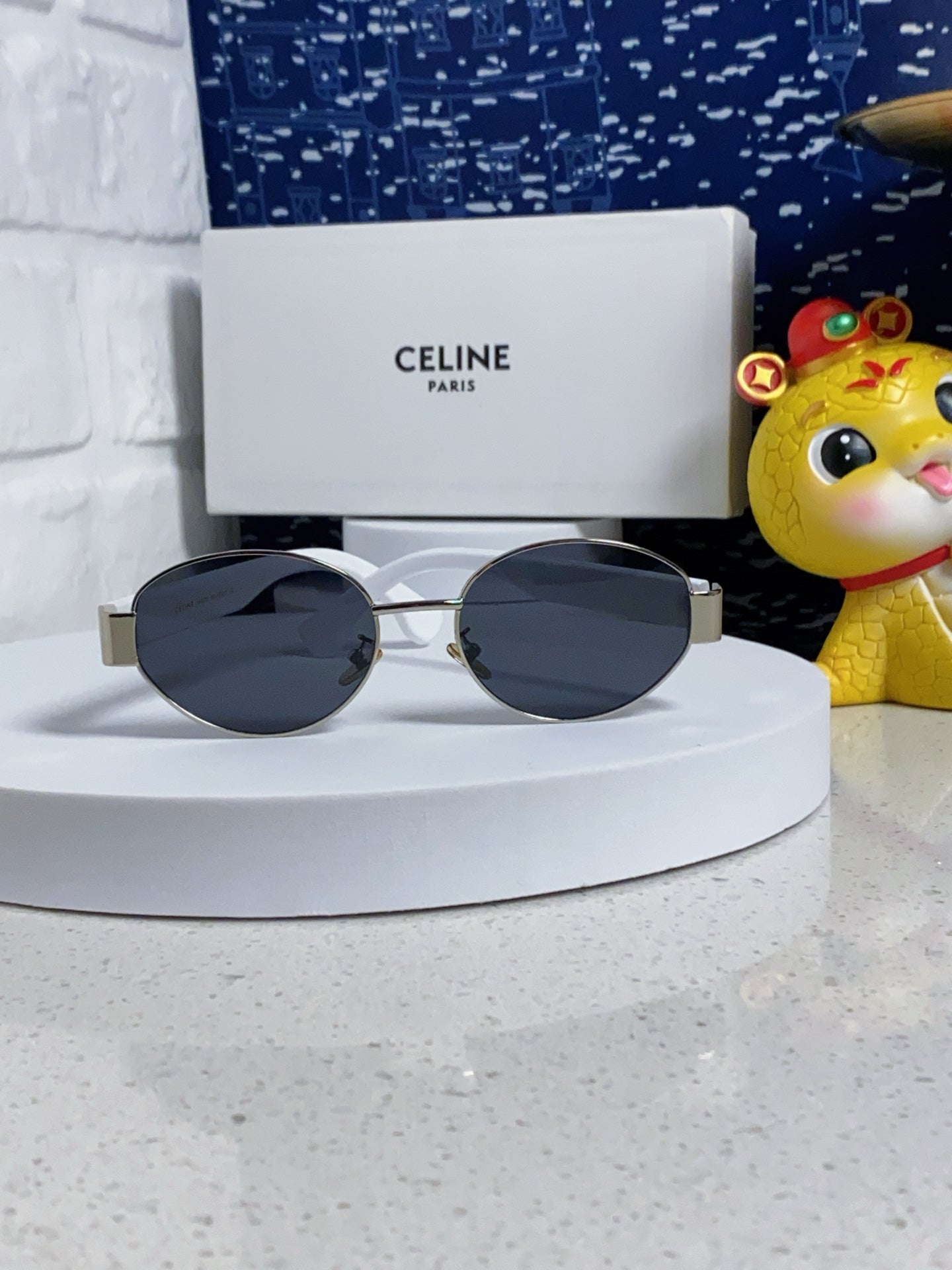 CELINE TRIOMPHE SUNGLASS 538530 IN WHITE ACETATE BLACK LENSES