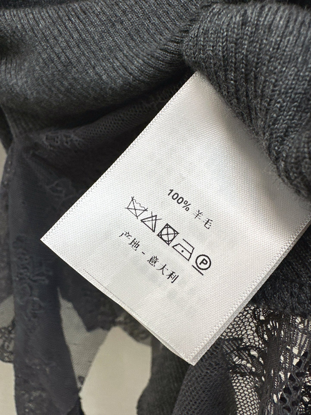 MIUMIU LONG-SLEEVE KNIT TOP STYLE 820